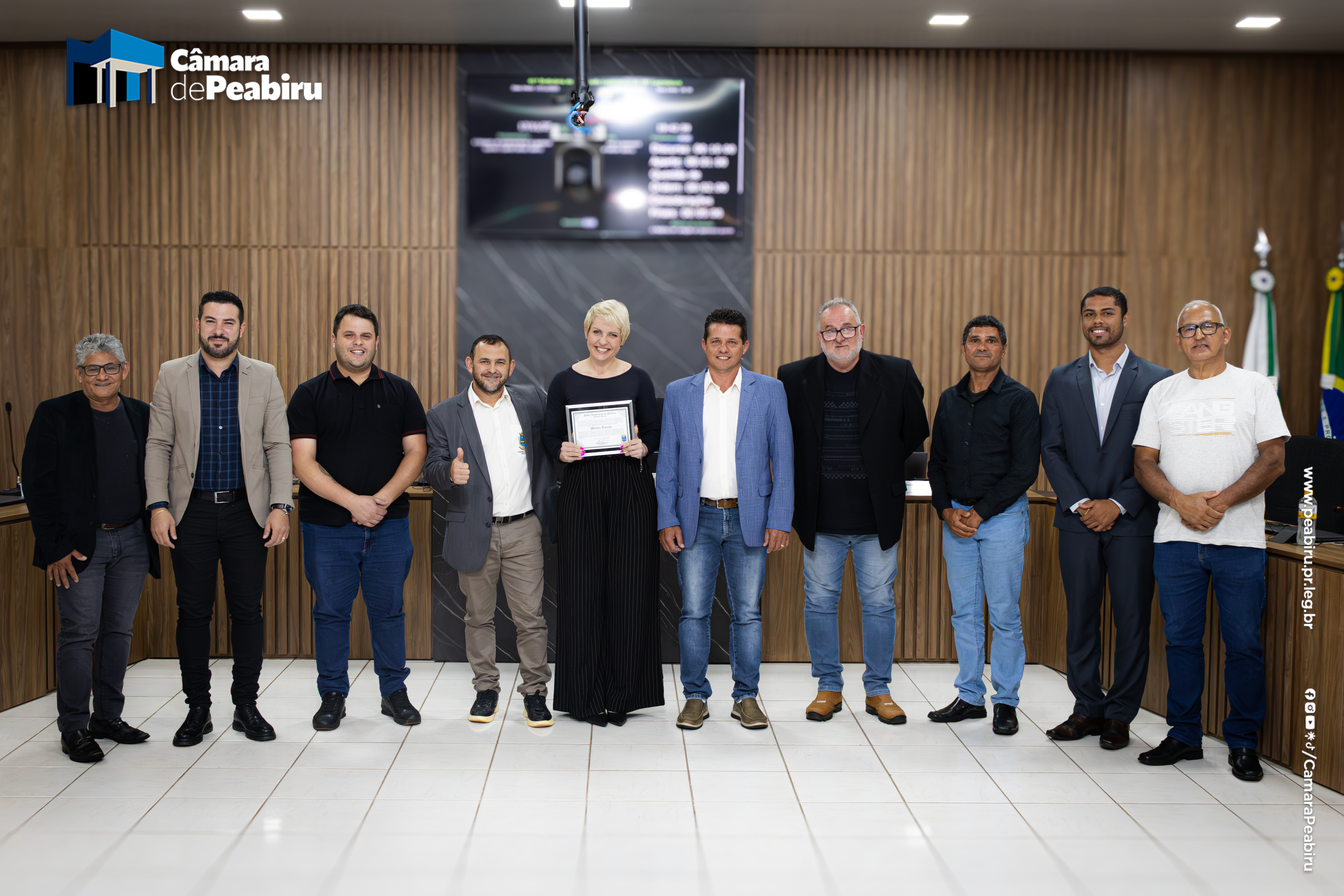 Câmara Municipal homenageia Melina Torres, servidora dedicada aos Correios